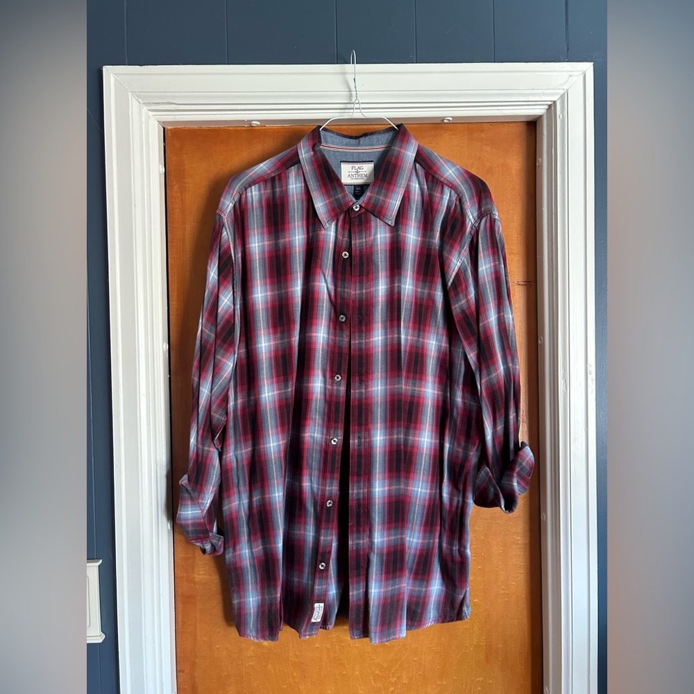 *Husband’s closet purge, buy 2 get 1 free* Men’s button down